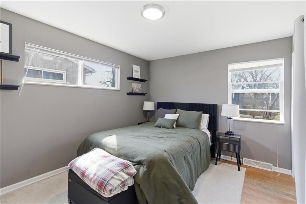 607 E 90th Terrace — photo 10