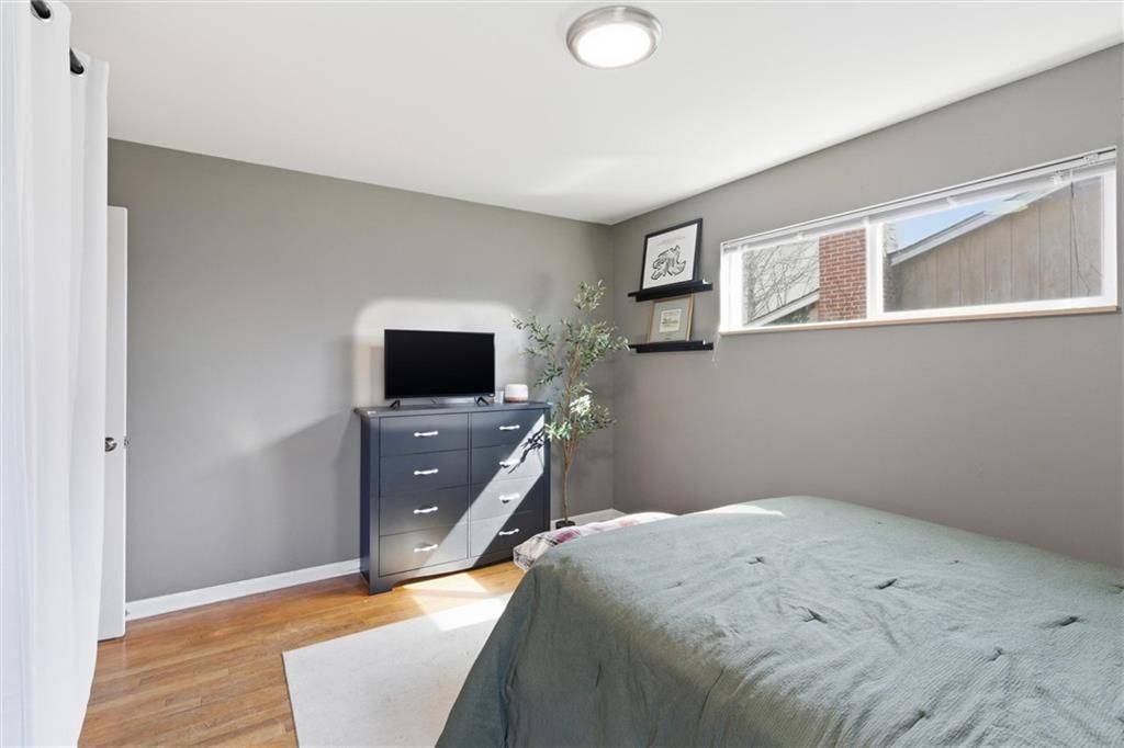 607 E 90th Terrace — photo 11