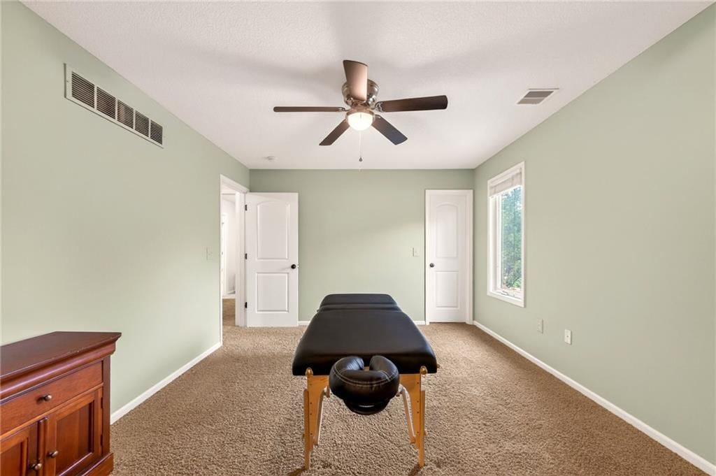 8829 N Glenwood Avenue — photo 37