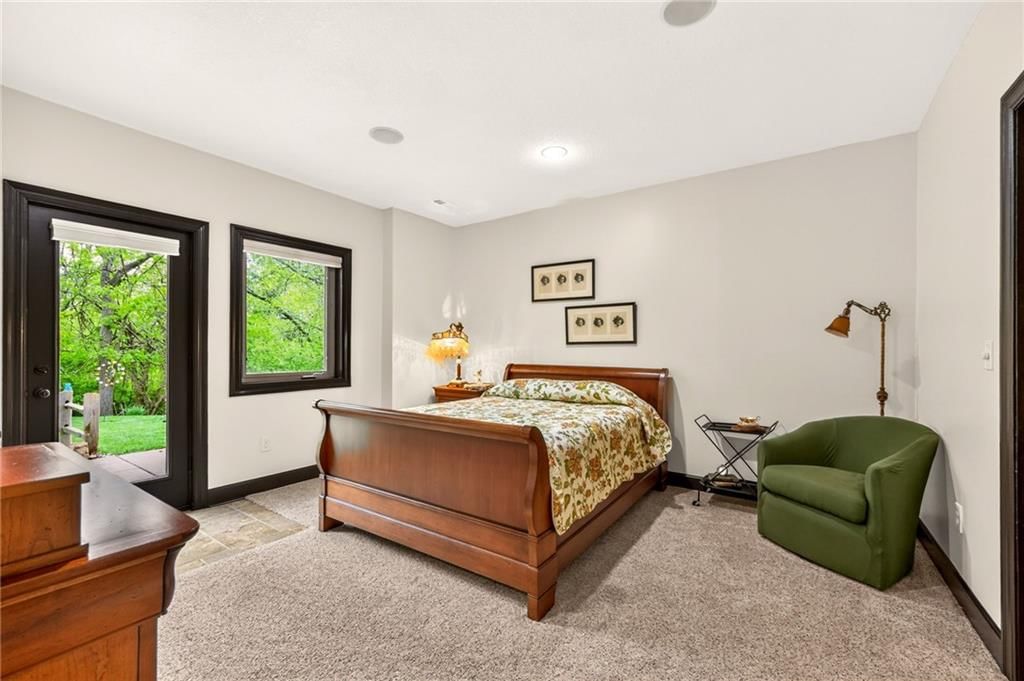 8829 N Glenwood Avenue — photo 45