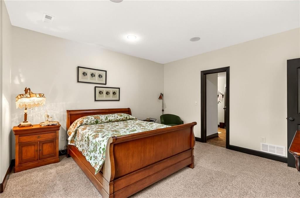 8829 N Glenwood Avenue — photo 47