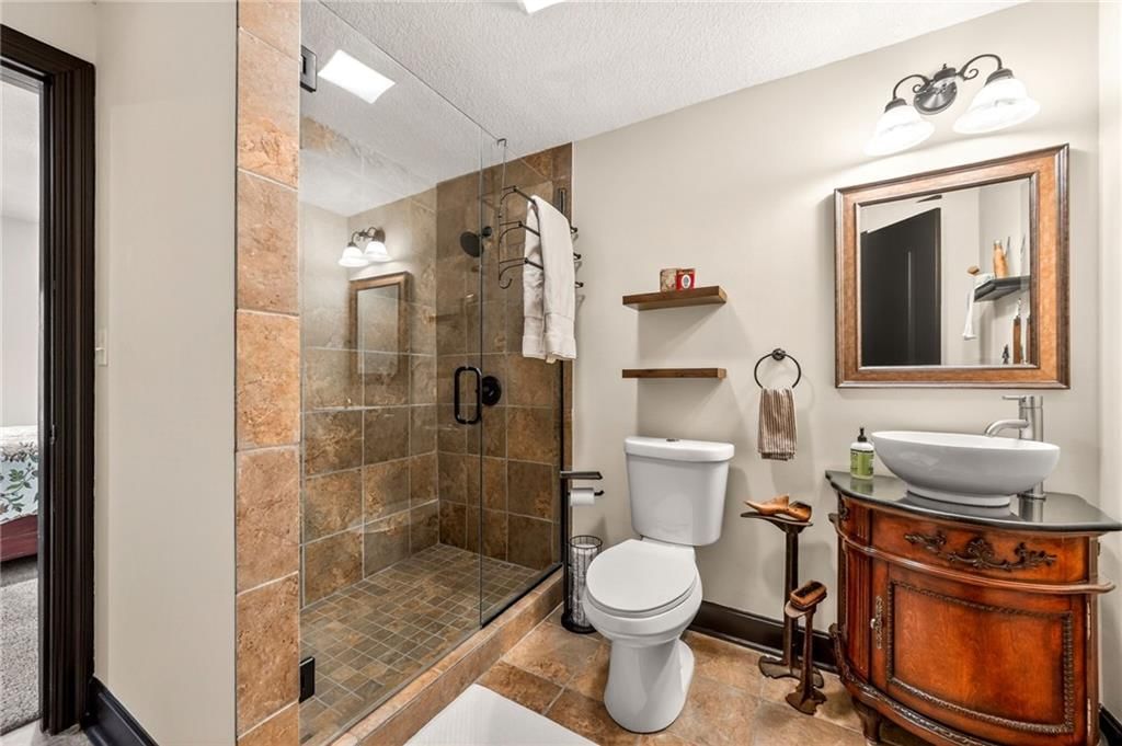 8829 N Glenwood Avenue — photo 48