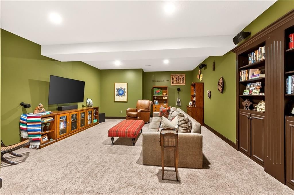 8829 N Glenwood Avenue — photo 49