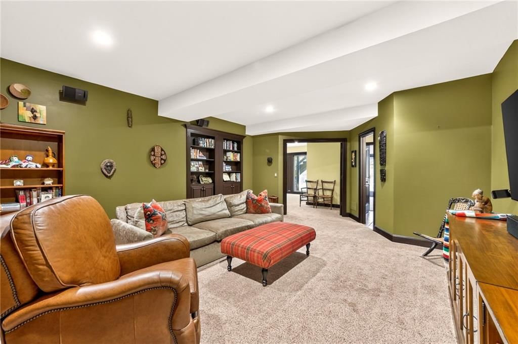 8829 N Glenwood Avenue — photo 50