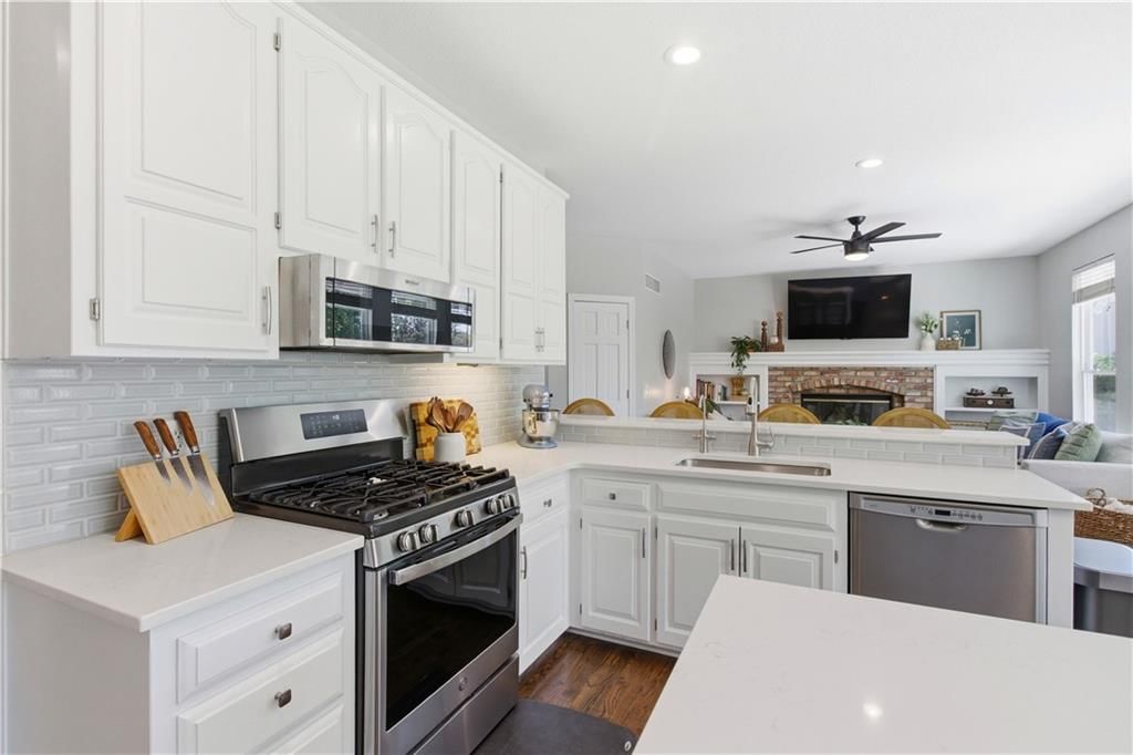12784 S Hallet Street — photo 19