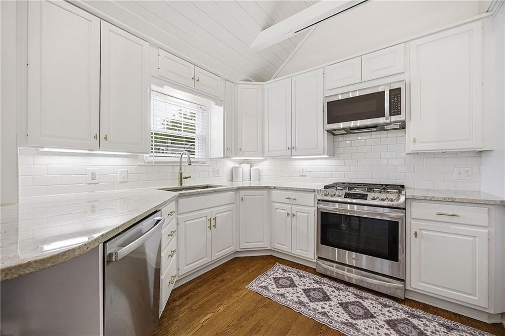 5325 Clark Drive — photo 9