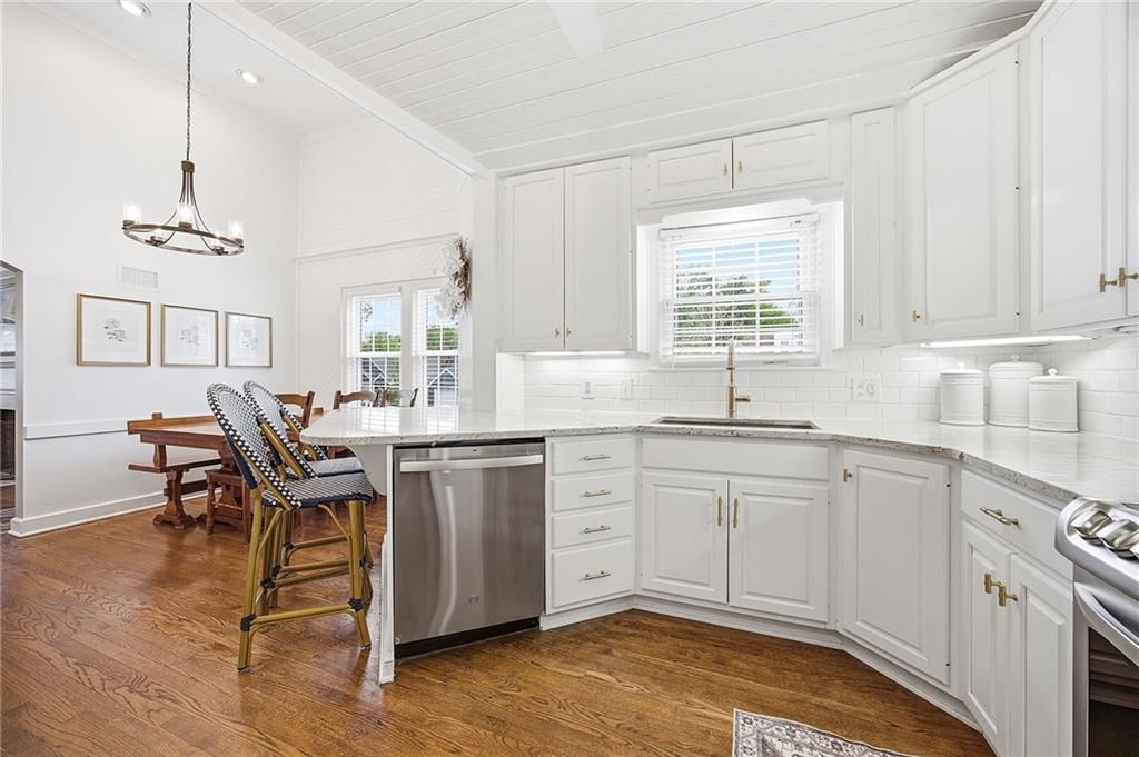 5325 Clark Drive — photo 10