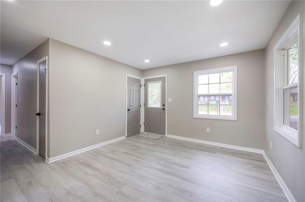 2605 S 48th Street — photo 3