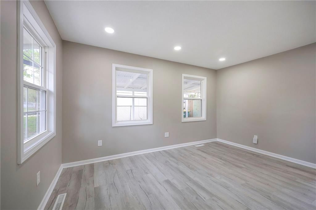2605 S 48th Street — photo 6
