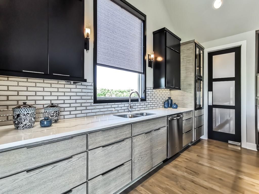 7924 Noble Street — photo 10