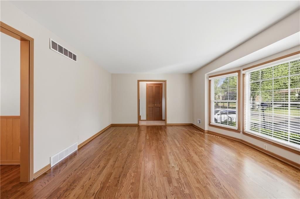 8110 Willow Way — photo 3