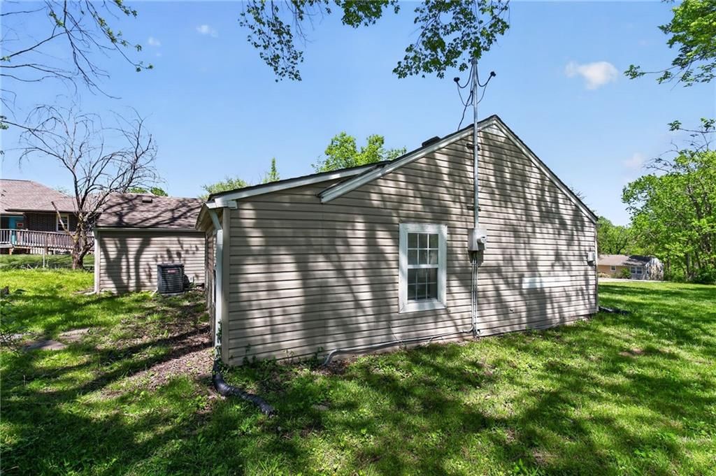 8318 Pershing Road — photo 11