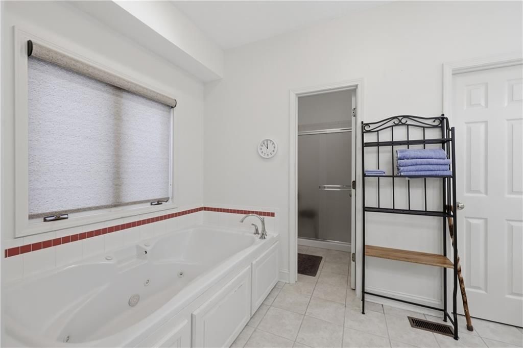 2016 NE WATERFIELD Drive — photo 16