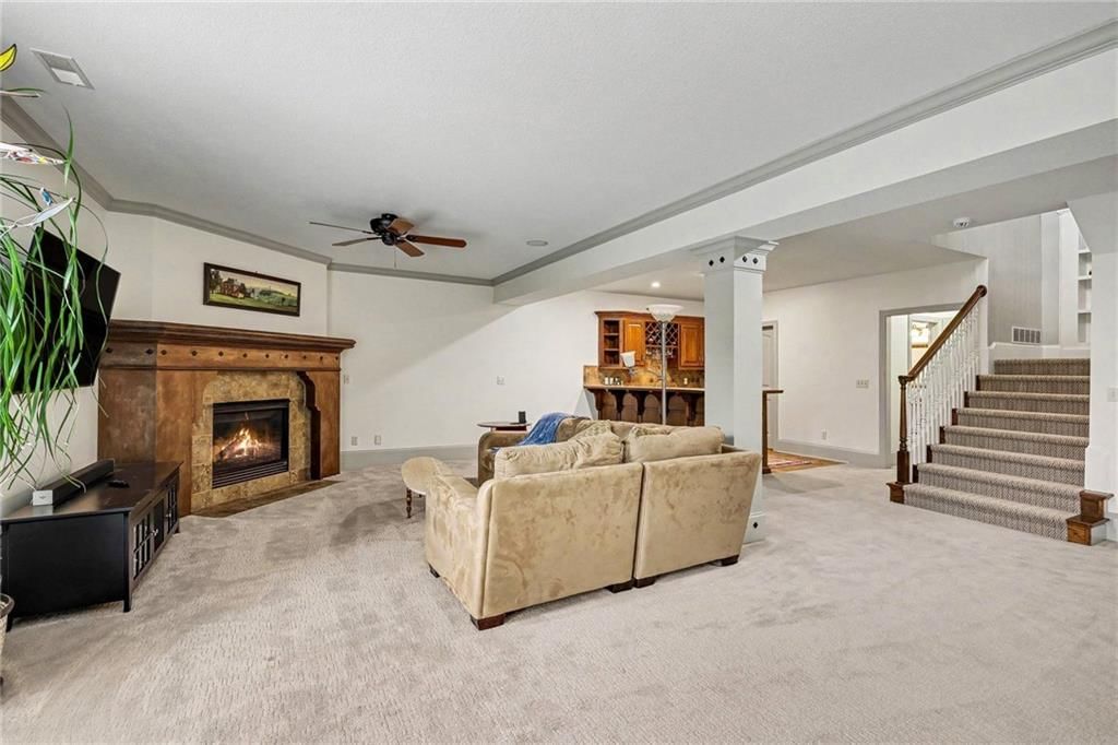 10515 N Michigan Avenue — photo 24