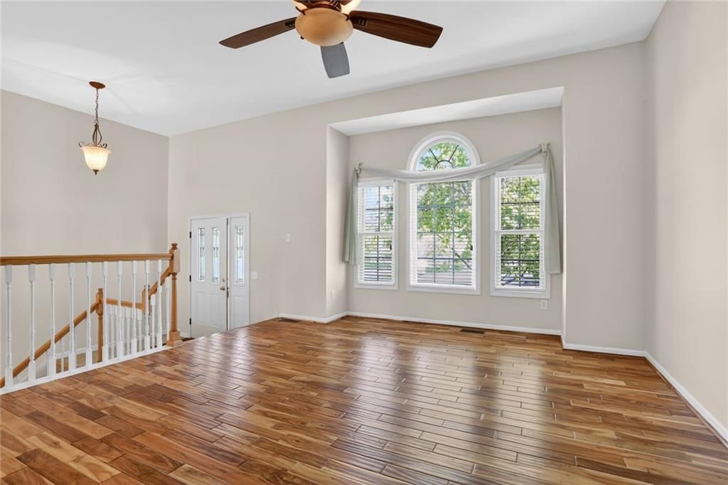 634 Hillcrest Circle — photo 2