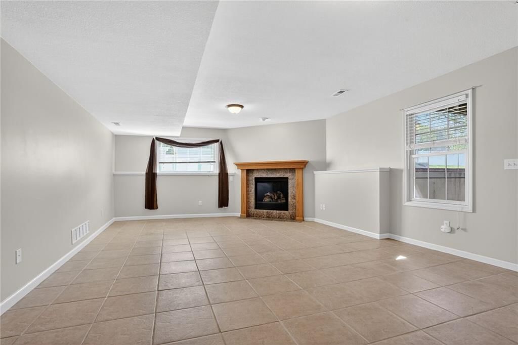634 Hillcrest Circle — photo 13