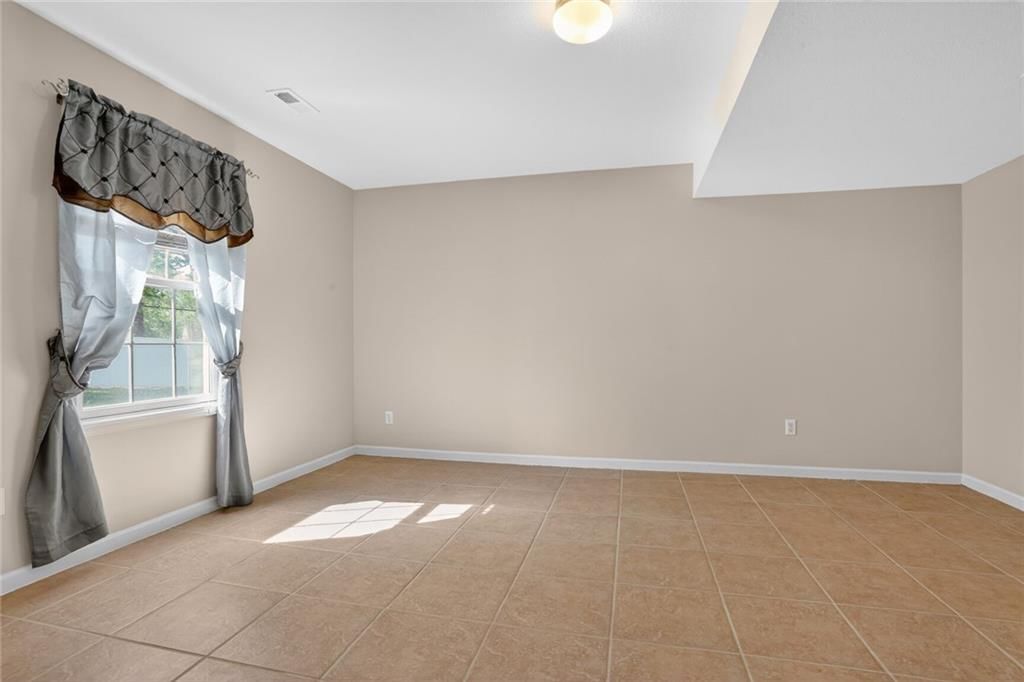 634 Hillcrest Circle — photo 15