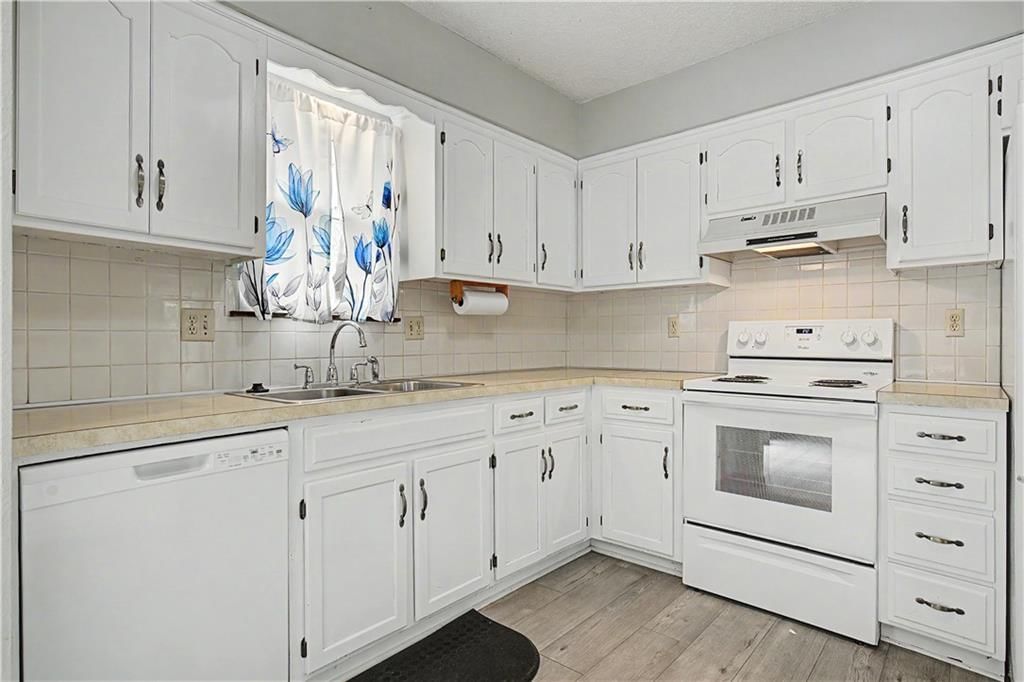 1100 NE 8th Street — photo 10