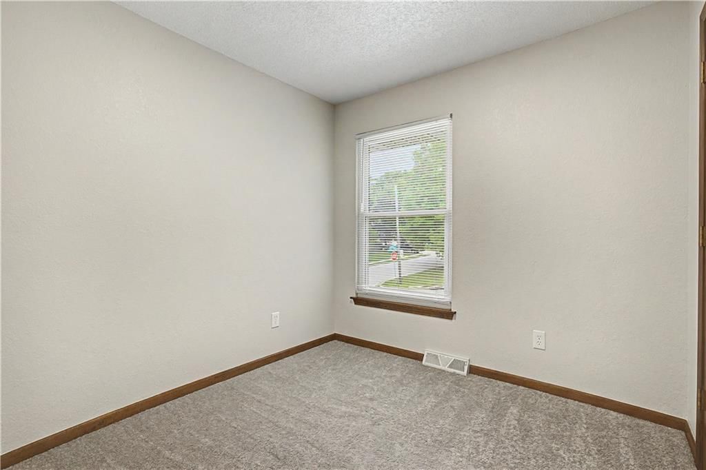1100 NE 8th Street — photo 16