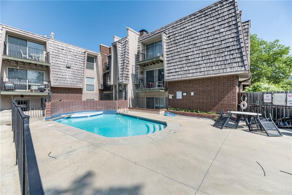 3602 Gillham Road — photo 3