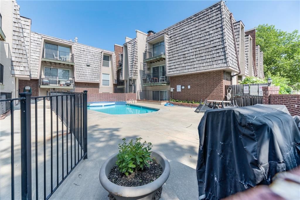 3602 Gillham Road — photo 4