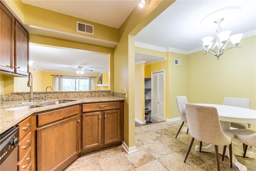 3602 Gillham Road — photo 12