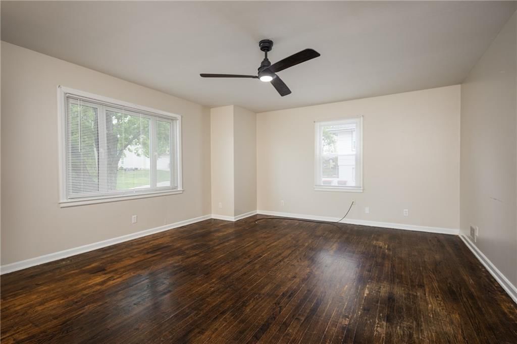 111 WALLER Avenue — photo 8