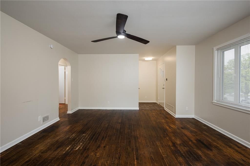 111 WALLER Avenue — photo 10