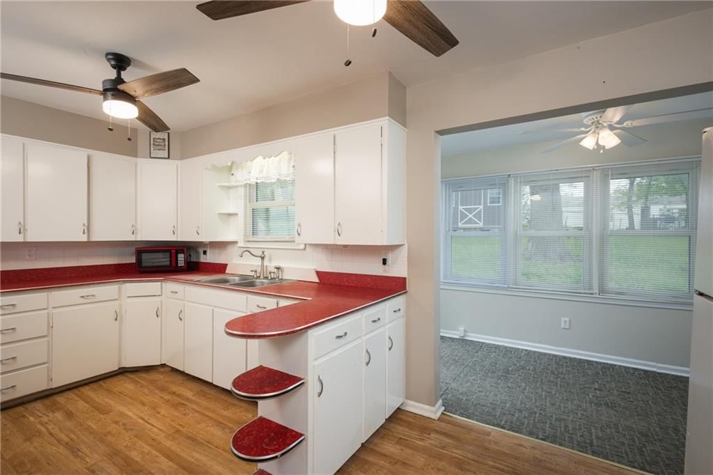 111 WALLER Avenue — photo 11