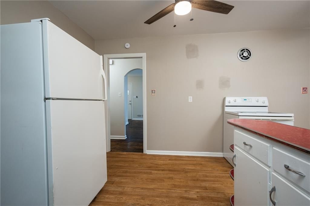 111 WALLER Avenue — photo 12