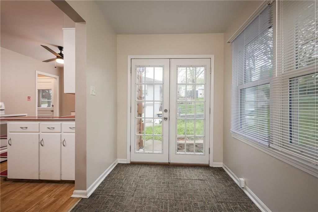 111 WALLER Avenue — photo 14