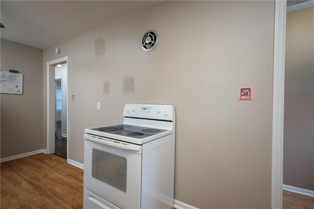 111 WALLER Avenue — photo 18