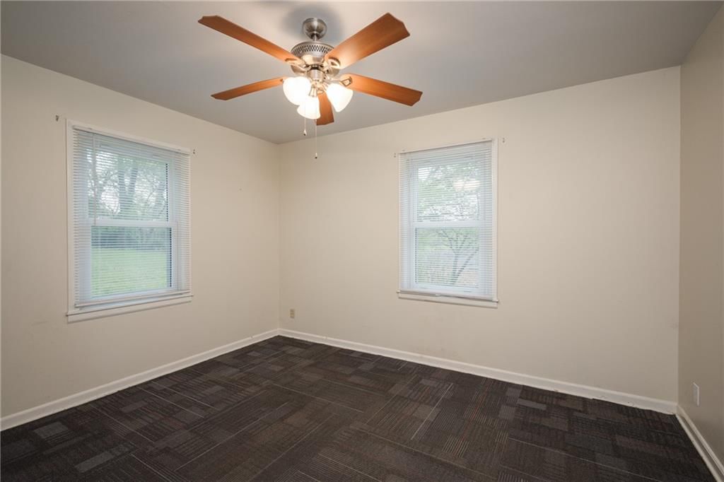 111 WALLER Avenue — photo 20