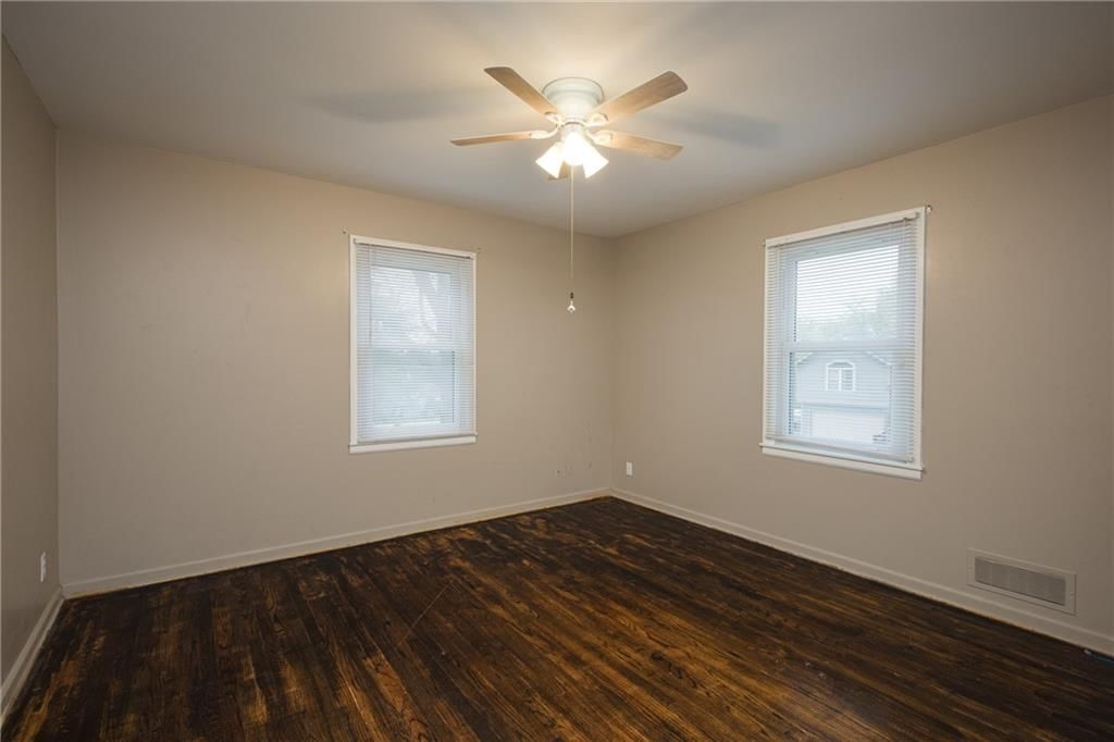 111 WALLER Avenue — photo 21