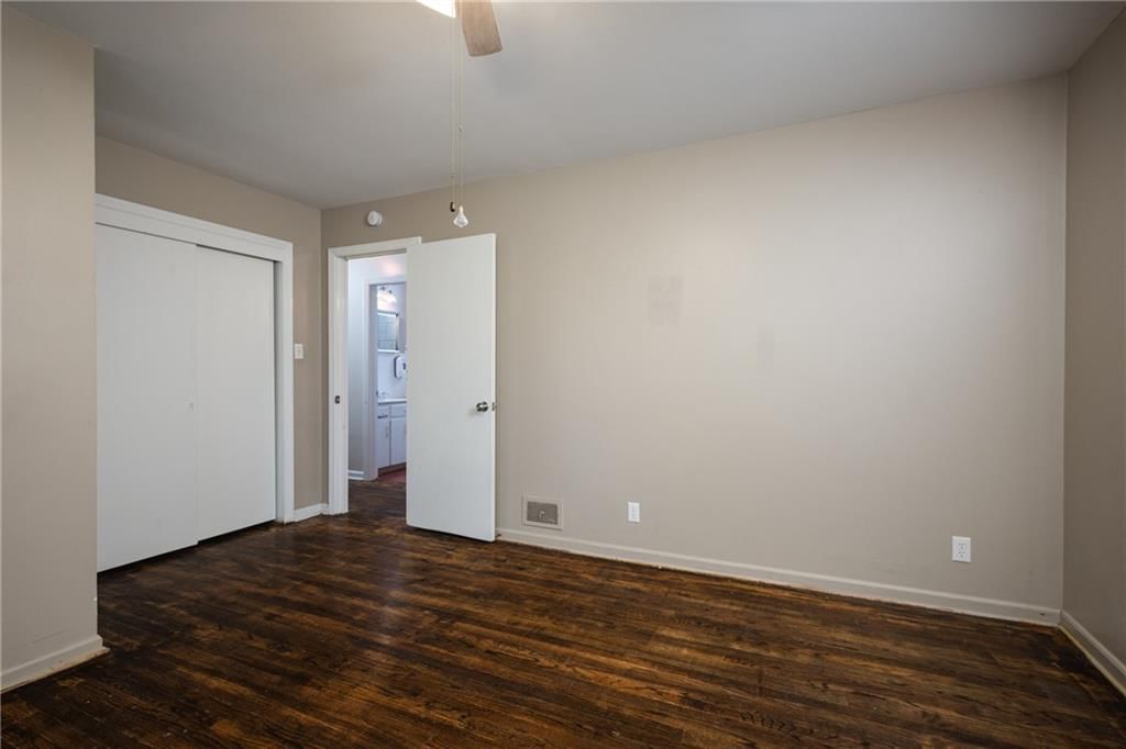 111 WALLER Avenue — photo 22