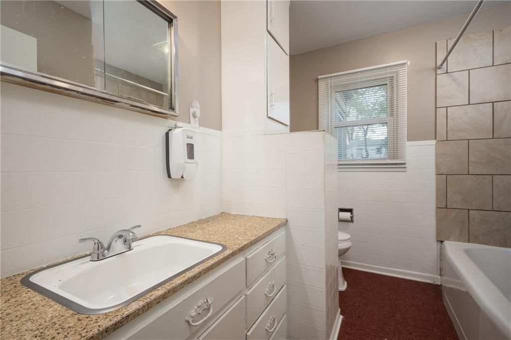 111 WALLER Avenue — photo 23