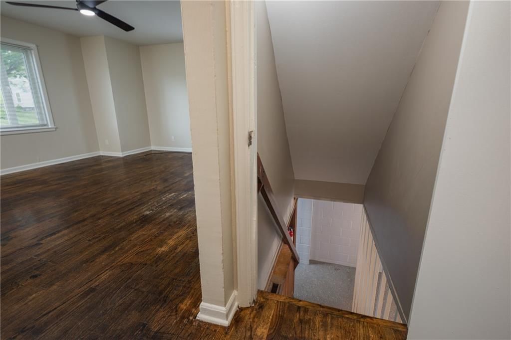 111 WALLER Avenue — photo 24