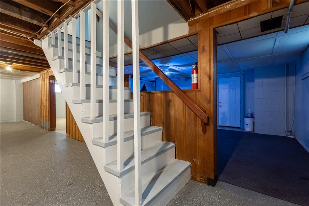111 WALLER Avenue — photo 25