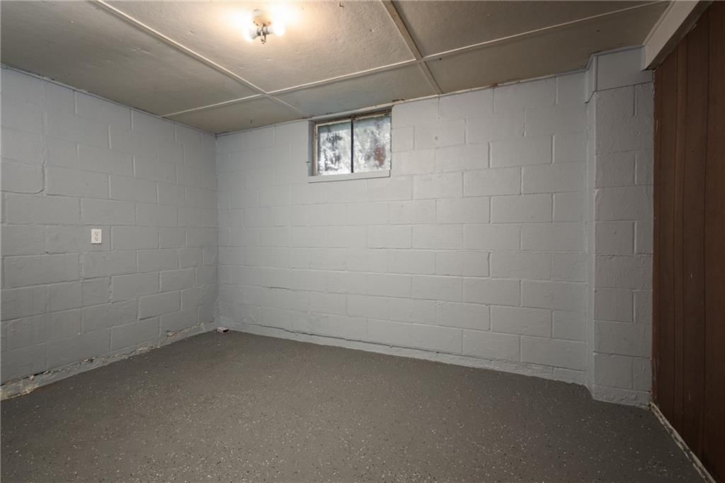 111 WALLER Avenue — photo 28