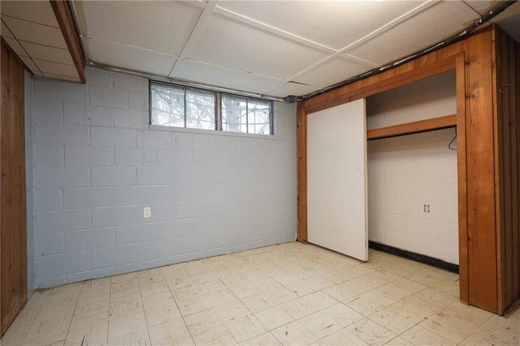 111 WALLER Avenue — photo 31