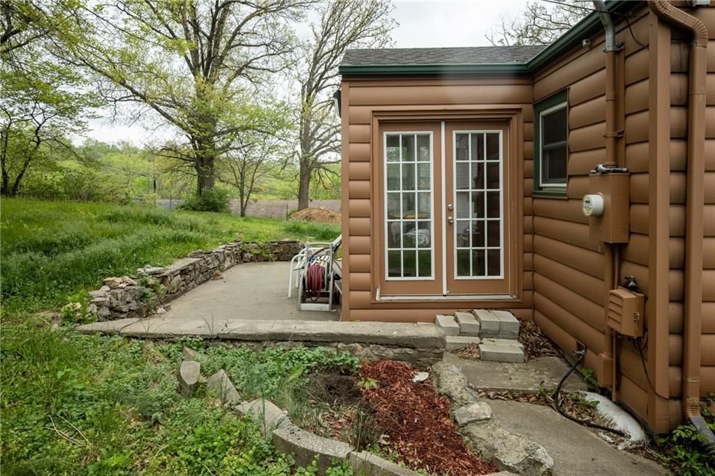 111 WALLER Avenue — photo 32