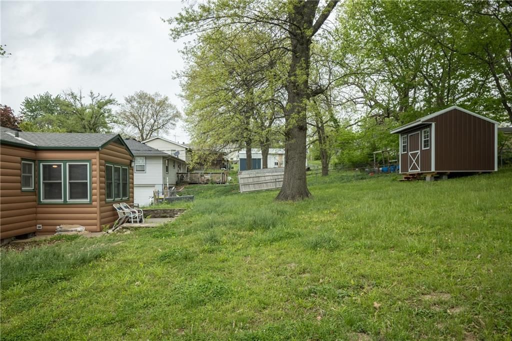 111 WALLER Avenue — photo 35