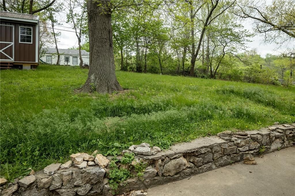 111 WALLER Avenue — photo 38