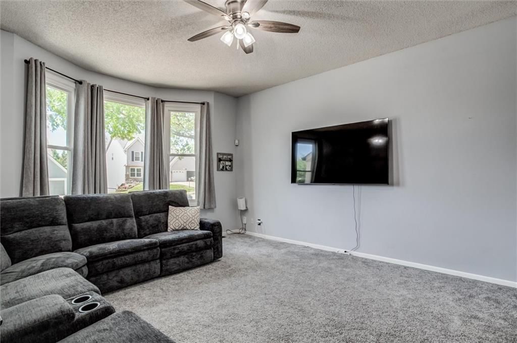 828 S Valley Drive — photo 3