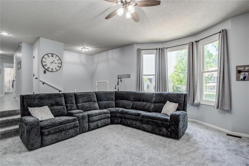 828 S Valley Drive — photo 4