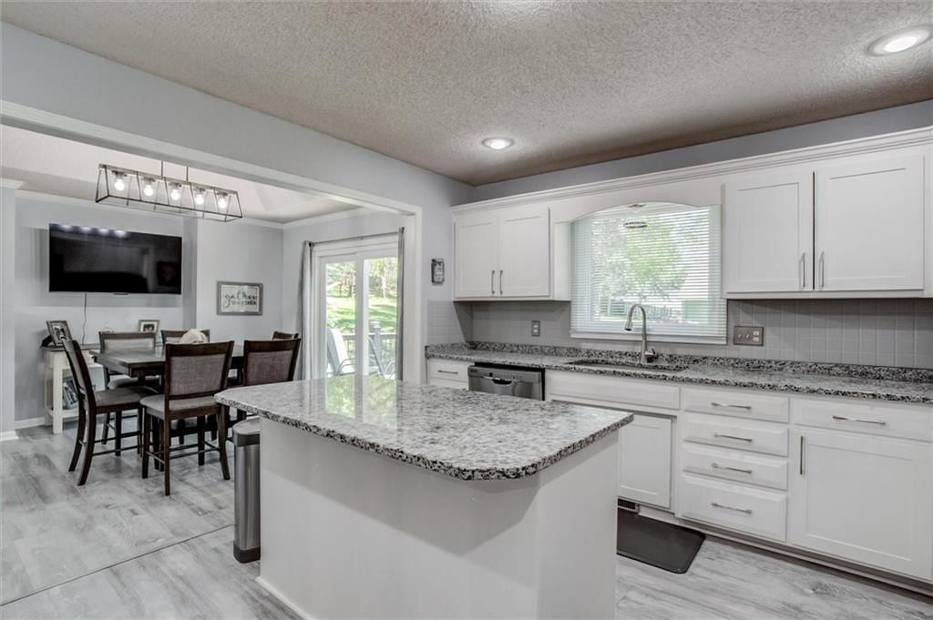 828 S Valley Drive — photo 9