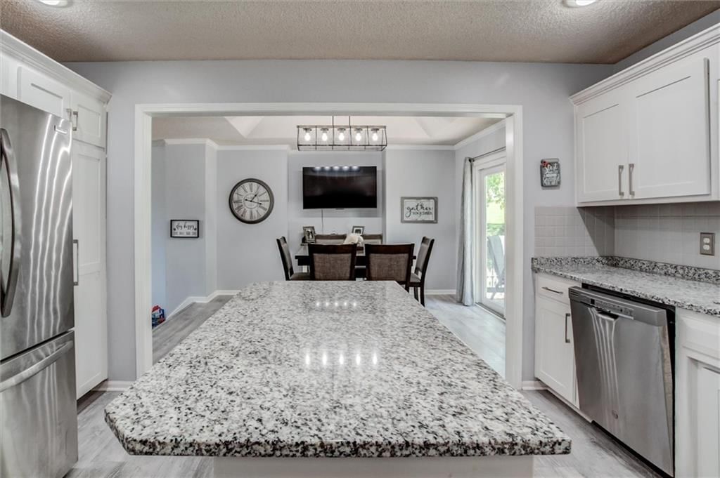 828 S Valley Drive — photo 10