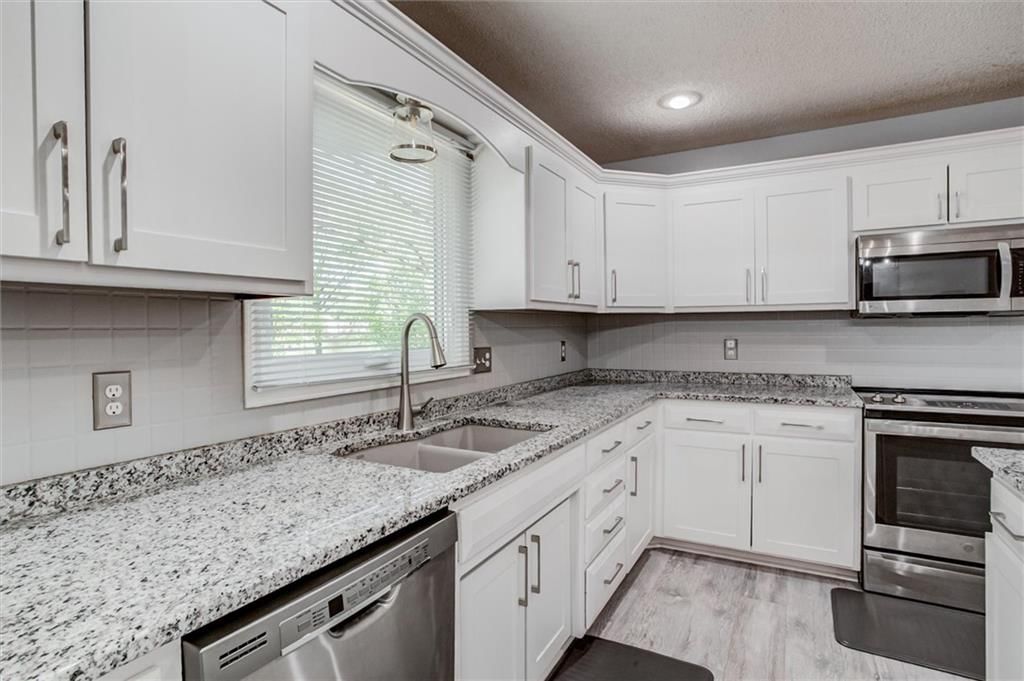 828 S Valley Drive — photo 11
