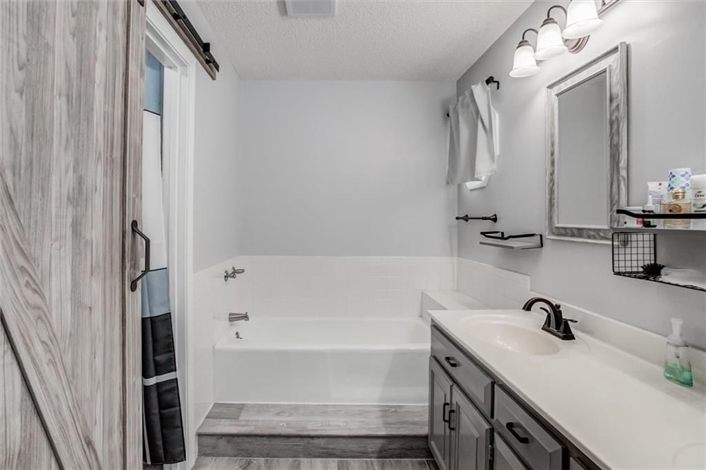 828 S Valley Drive — photo 21