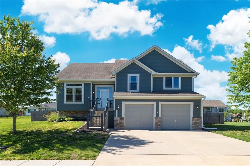 817 W Rader Street — photo 1